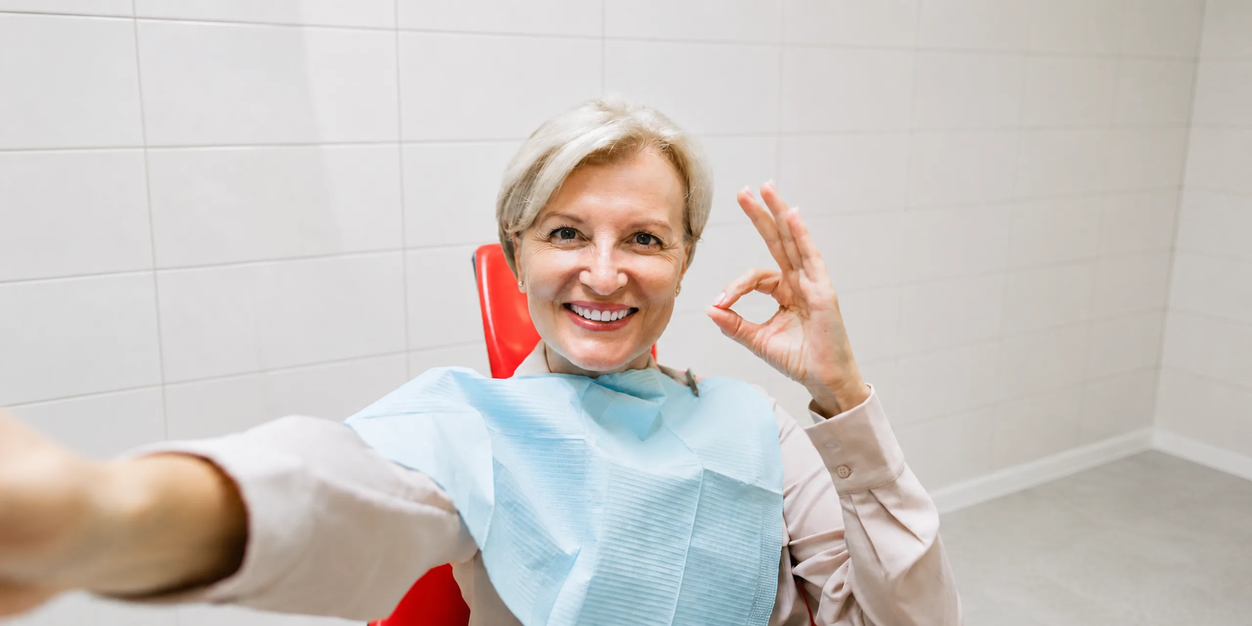 Spokojná pacientka po ošetrení vo Viva Dental